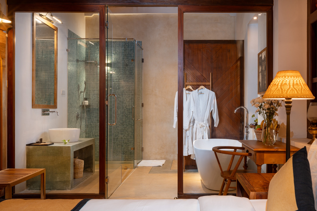 Deluxe king Heritage Room-1