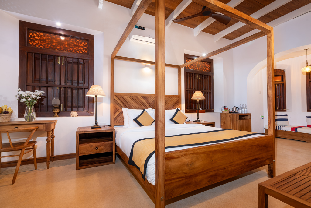 Deluxe king Heritage Room-3