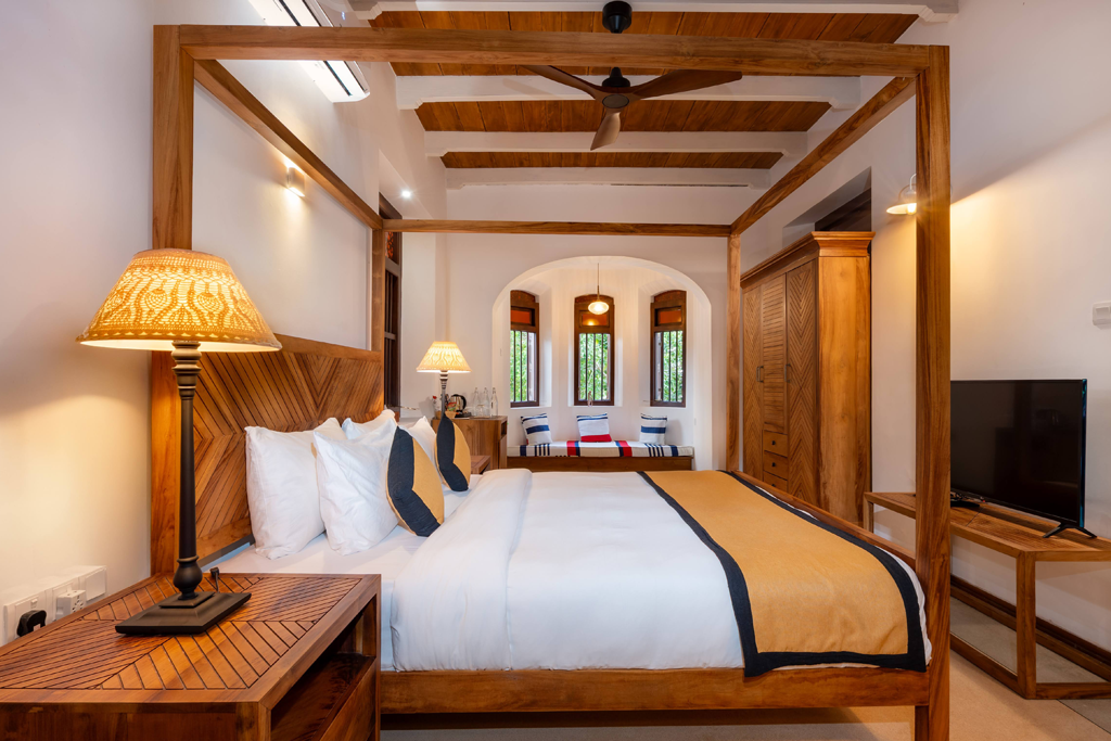 Deluxe king Heritage Room-4